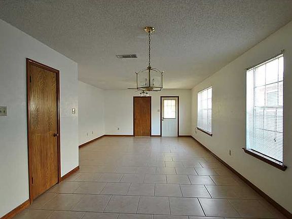 2nd image of 3712 Civic St