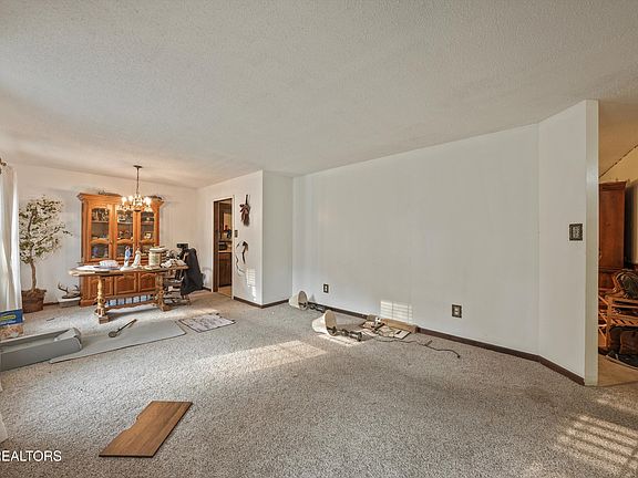 4th image of 7853 Cedarcrest Rd