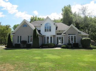 39 Clearwater Dr, Buffalo, NY 14228