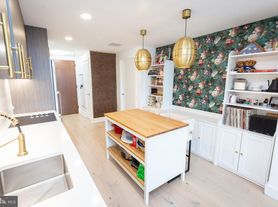 1211 Van St SE