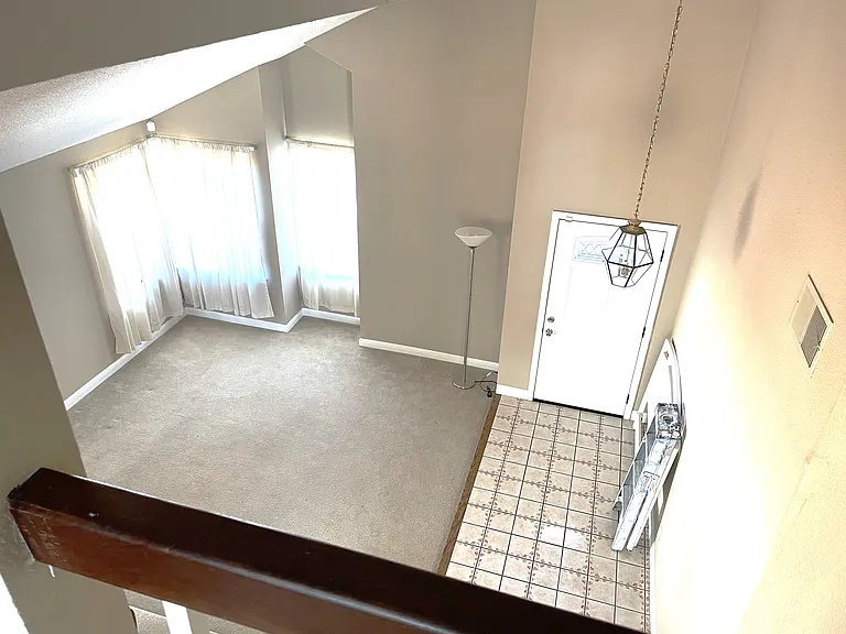 32726 Empire St — Photo 6