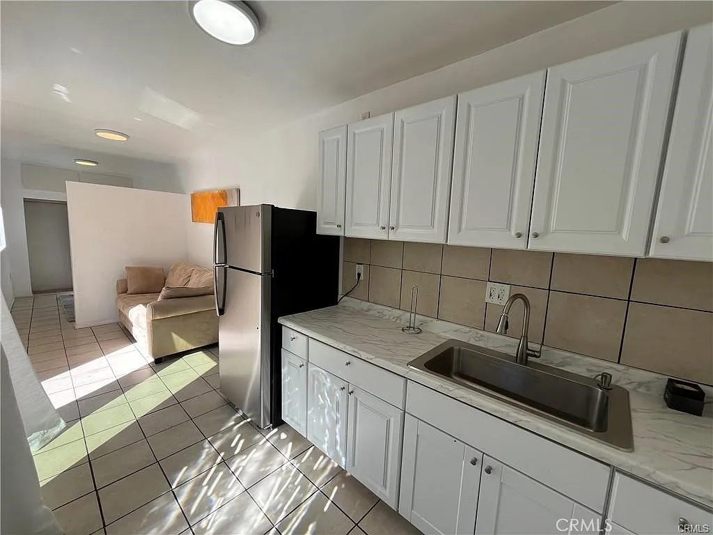 Studio, 400 sqft, $1,600 — Photo 1