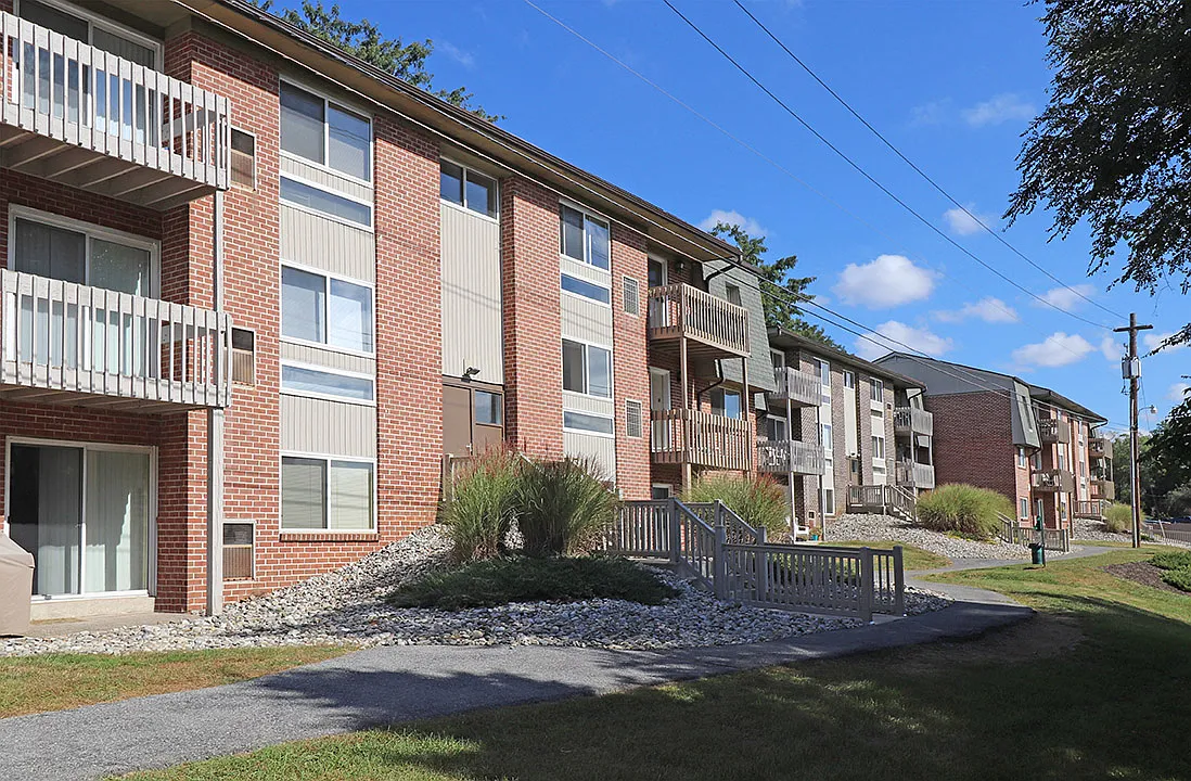 Spring Ridge Apartments — Photo 1