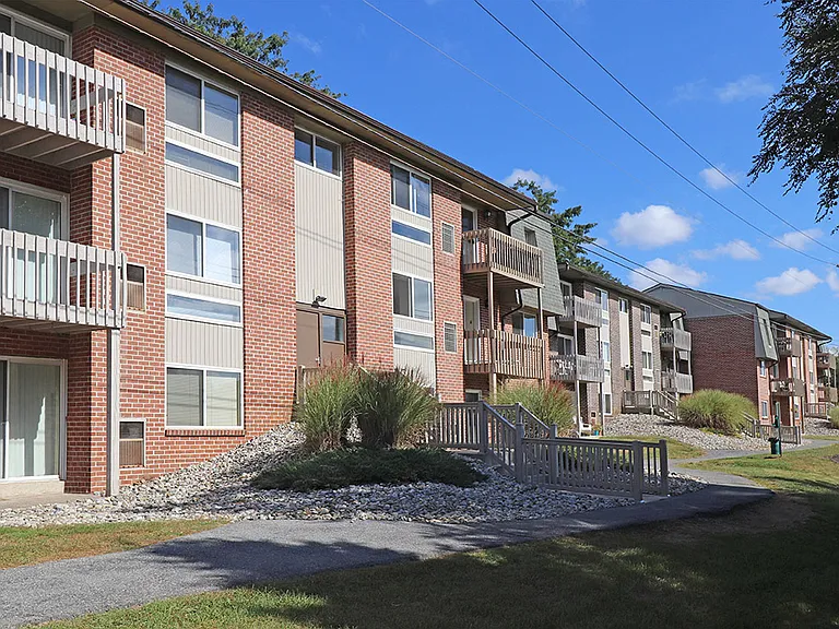 Spring Ridge Apartments — Photo 1