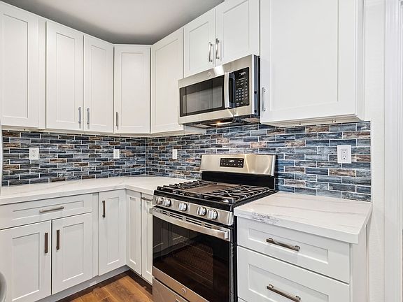 4th image of 2948 61st Ave