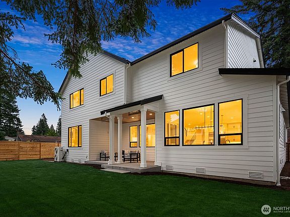 3rd image of 816 165th Avenue NE