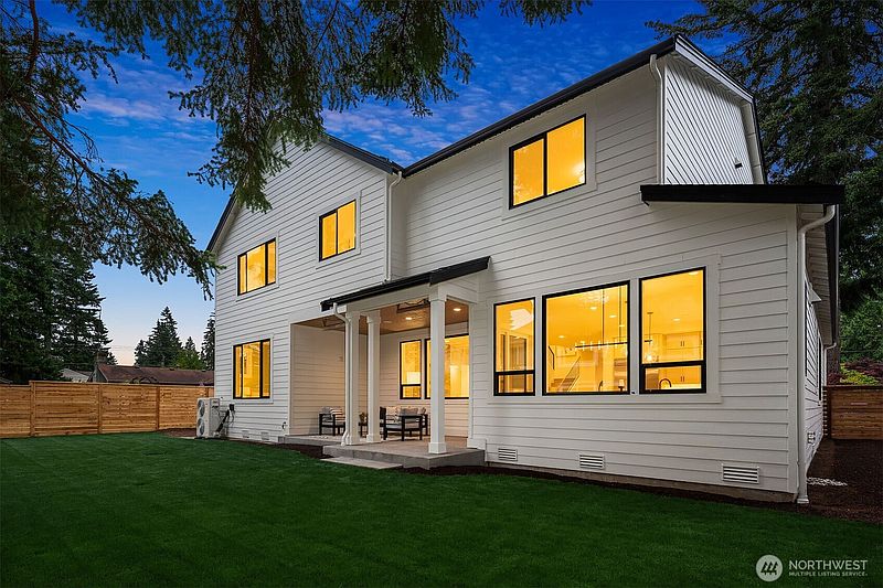 4th image of 816 165th Avenue NE