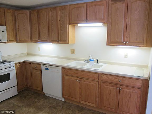 3rd image of 4004 Foss Rd NE #102