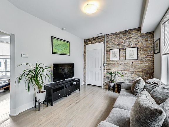 4th image of 3656 W Shakespeare Ave #2R