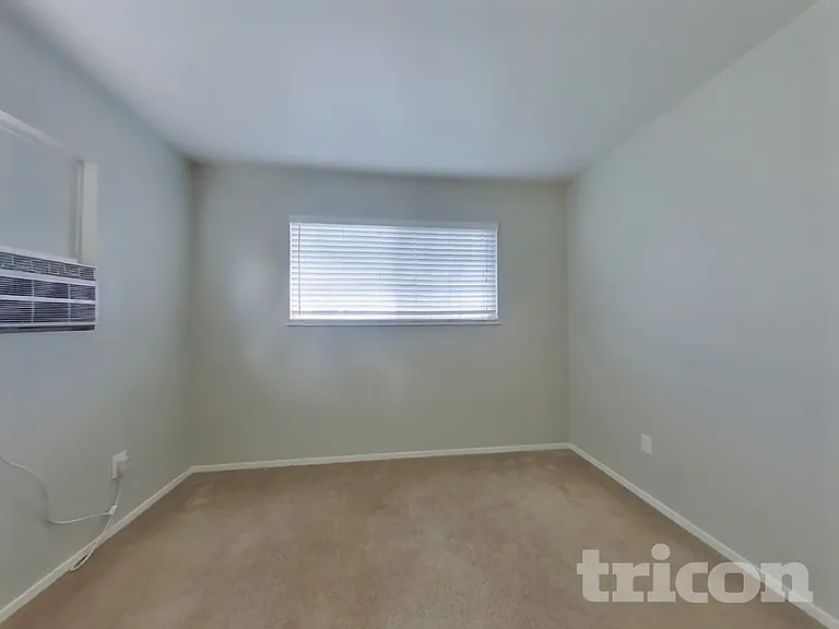 2754 Mayfair Ave — Photo 10