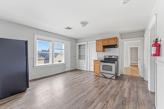 3rd image of 112 Harrison St #2