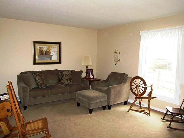 2nd image of 2051 Sawyer Ct