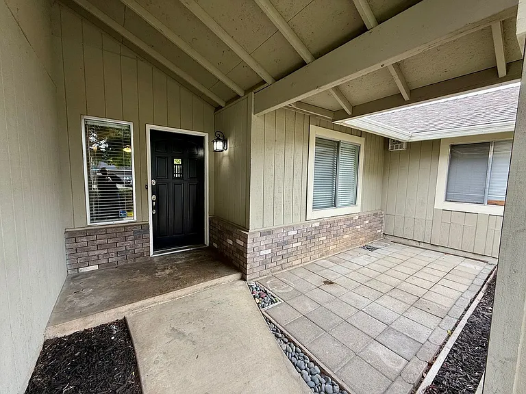 1405 Fransen Ln — Photo 4