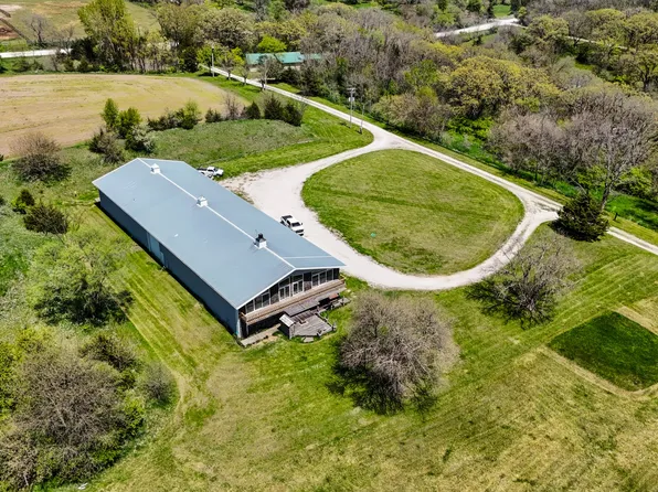 19724 365th St, Earlham, IA 50072