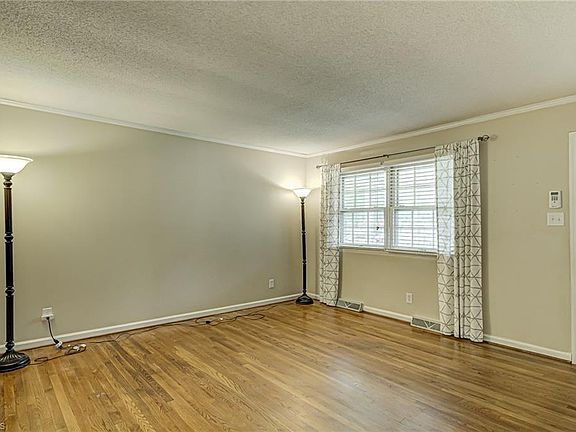 4th image of 5716 Friendswood Dr