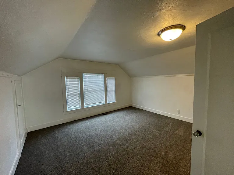 1001 Lozier Ln — Photo 8