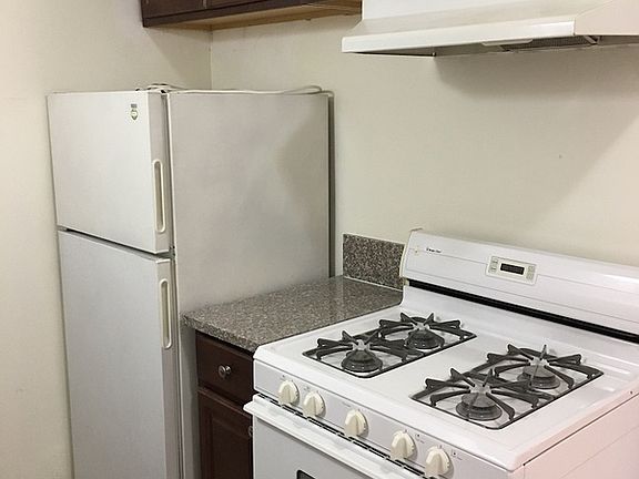 4th image of 21 Westminster Ave #106