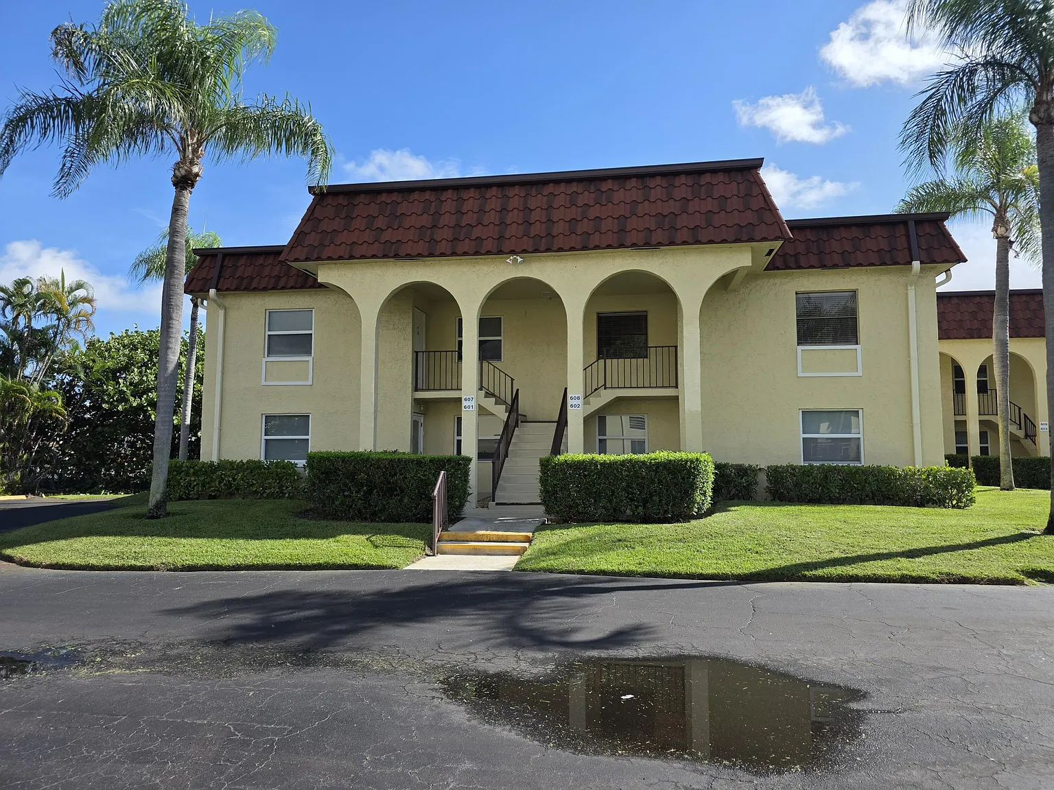 3 bed, 2.0 bath, 1315 sqft, $5,800 — Photo 1