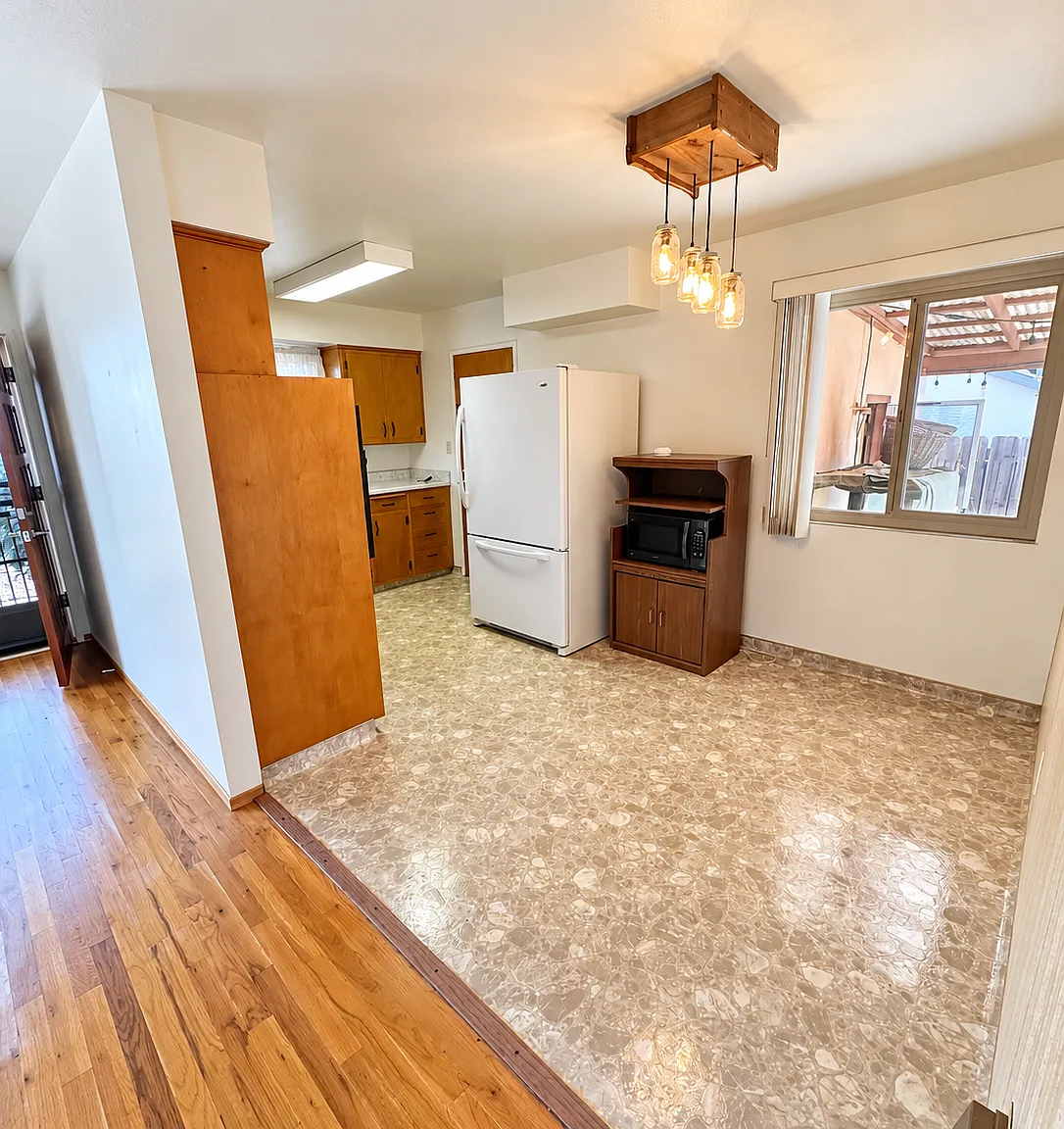 3 bed, 960 sqft, $1,950 — Photo 2