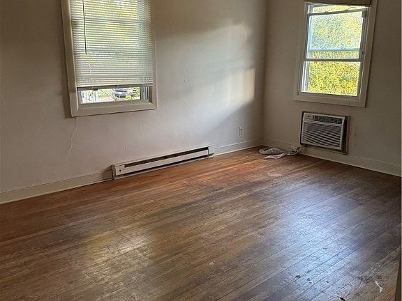 5th image of 2502 Redwood Ave