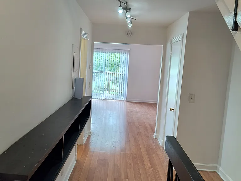 415 Raintree Pl — Photo 4