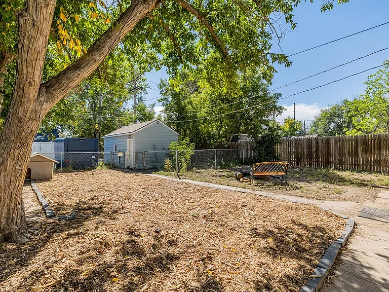 909 W 28th St — Photo 25