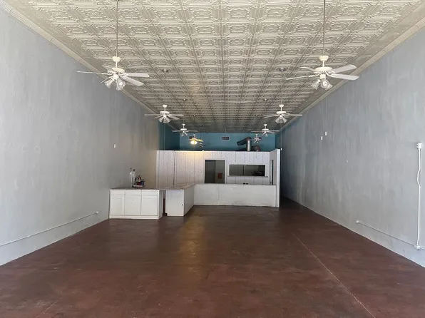 107 N Washington St, Seymour, TX 76380