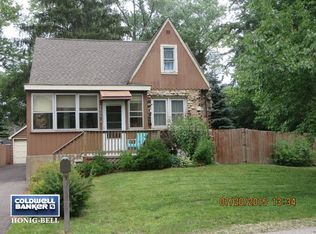 2806 Beachview Dr, Mccullom Lake, IL 60050