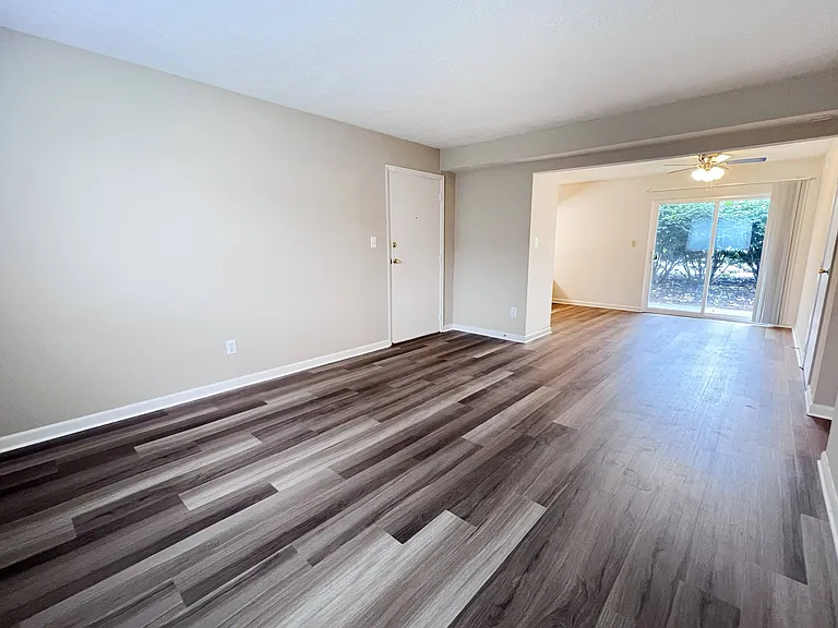 East Pointe Apartments — Photo 27