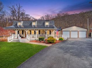 2 Greenwood Dr, Beacon, NY 12508