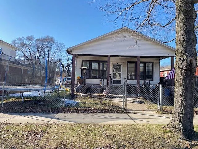 121 S Dickson St photo 1