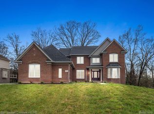 578 Red Bank Dr, White Lake, MI