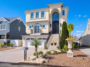 14 Lagoon Drive W, Toms River, NJ 08753