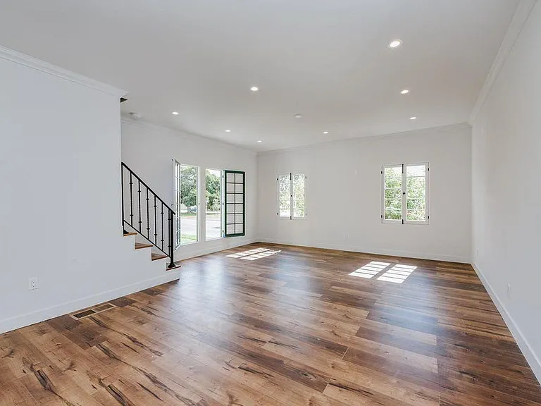 5257 San Vicente Blvd — Photo 4