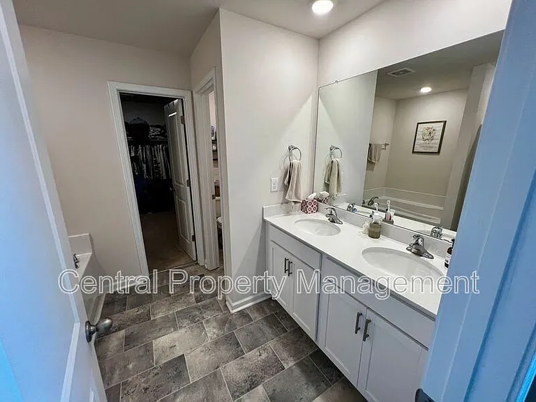 27 Oak Edge Ln — Photo 14