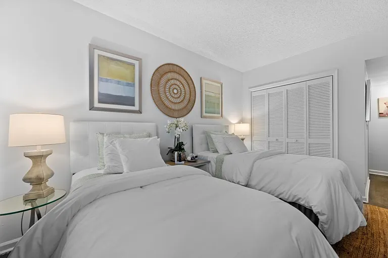 11397 Pond View Dr — Photo 40