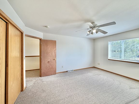 5th image of 152 Sater St