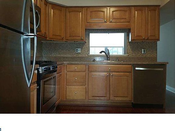 3rd image of 896 Dante Ct