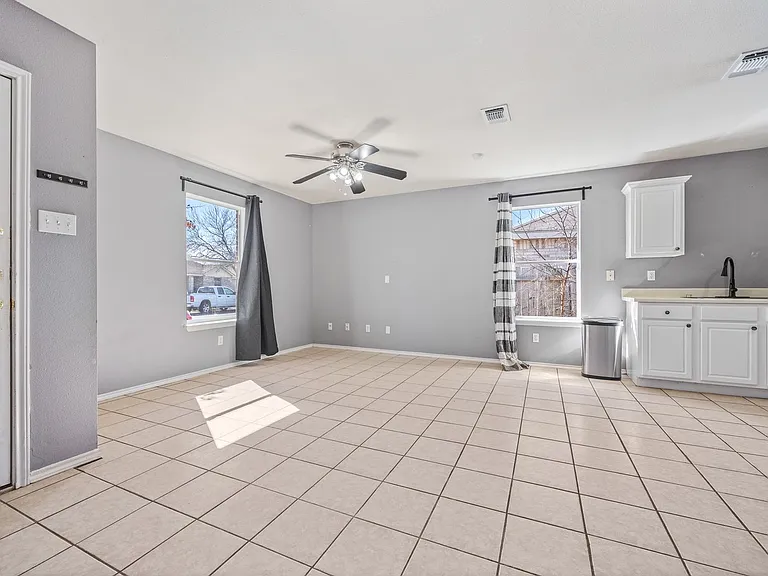 9226 Emerald Port Dr — Photo 4