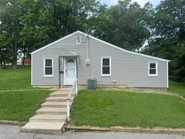 119 N Saint Charles St, Bowling Green, MO 63334