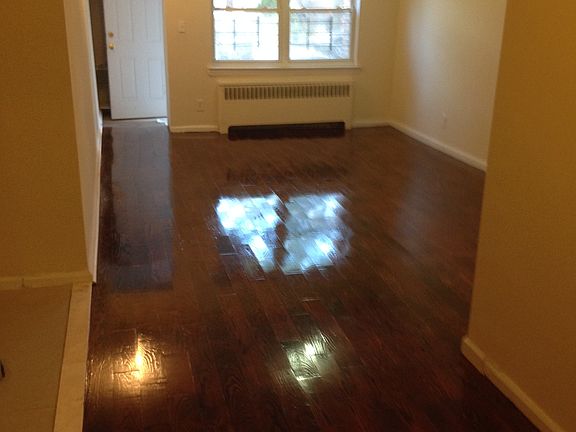 5th image of 2325 Holland Ave