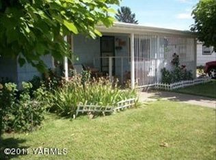 607 Mount Adams Dr, Wapato, WA 98951