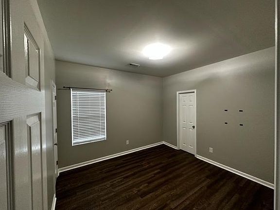 5th image of 1373 Pebble Ridge Dr
