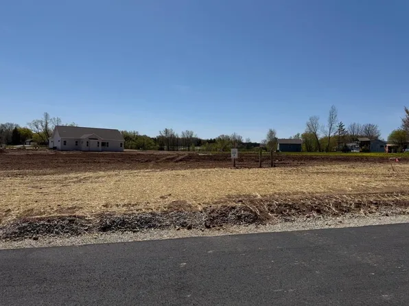 Goldfinch Dr #7, Greenville, WI 54942