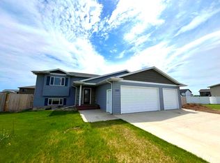 2330 Miller Ln, Aberdeen City, SD 57401