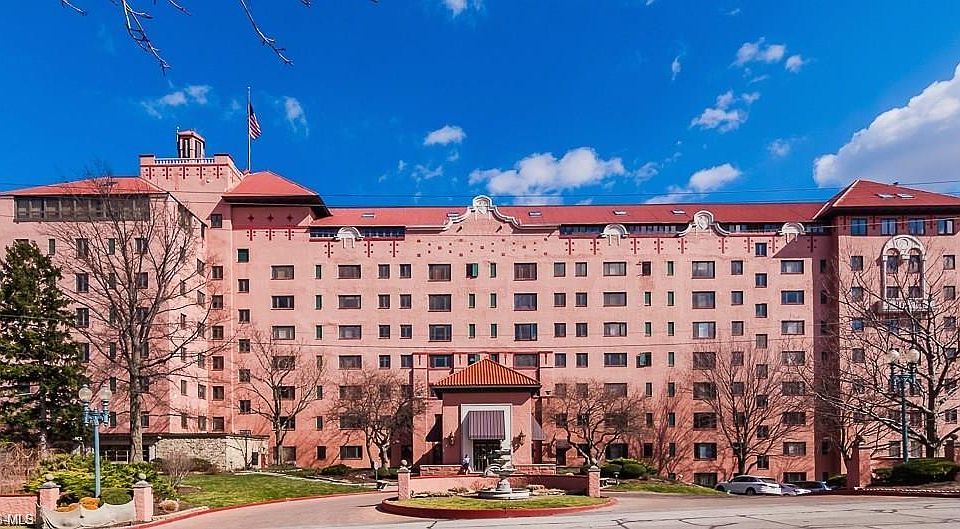1st image of 19000 Lake Rd APT 423