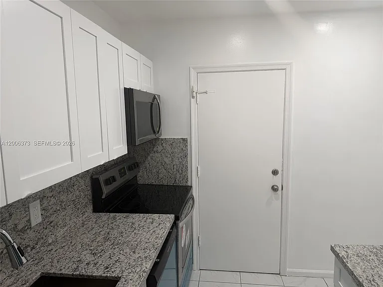 2200 NE 66th St #1426 — Photo 4