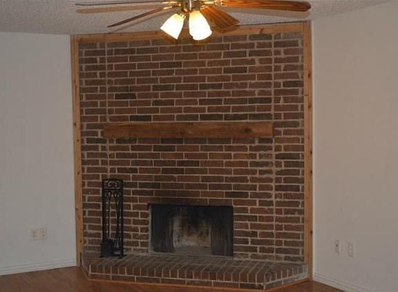 3rd image of 914 Navasota Dr