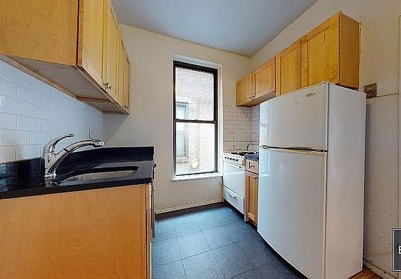 4th image of 166 E 90th St APT 5D