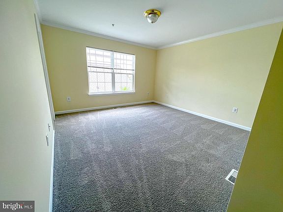 3rd image of 107C Burck St #C